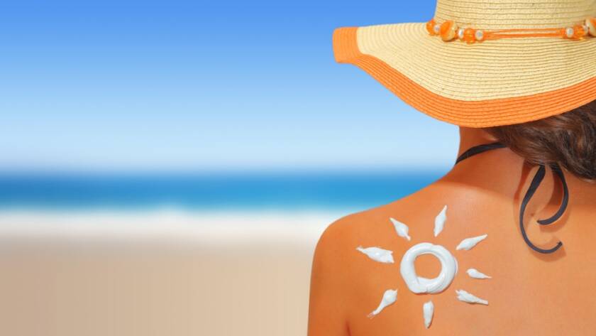 Derma Laser Aesthetics - Δρ. Σταματίνα Γελέκη | Αγαπάτε τον ήλιο, προστατεύοντας το δέρμα σας.  Η απόλυτα αναγκαία Φωτοπροστασία.